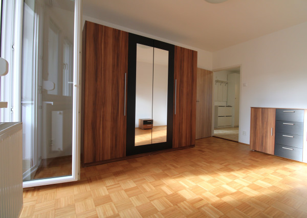 NA PRENÁJOM - 2 - izbový byt v centre Piešťan s parkovaním