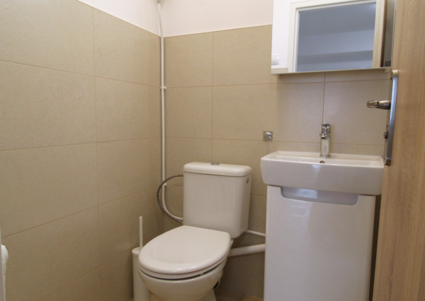 NA PRENÁJOM - 2 - izbový byt v centre Piešťan s parkovaním