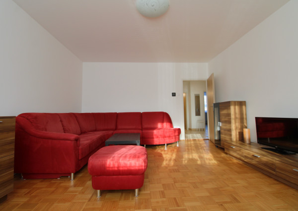 NA PRENÁJOM - 2 - izbový byt v centre Piešťan s parkovaním