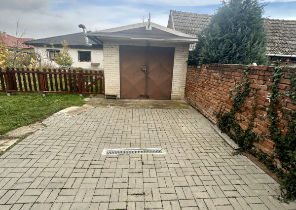 Na predaj: tehlový rodinný dom v Čachticiach.