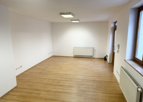 TOP priestory 45 m² – Námestie Trenčín za 400 €