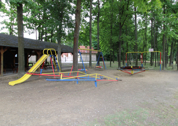 NA PREDAJ - Jazero pri Tomášikove