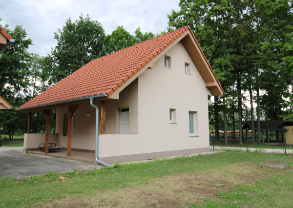 NA PREDAJ - Jazero pri Tomášikove