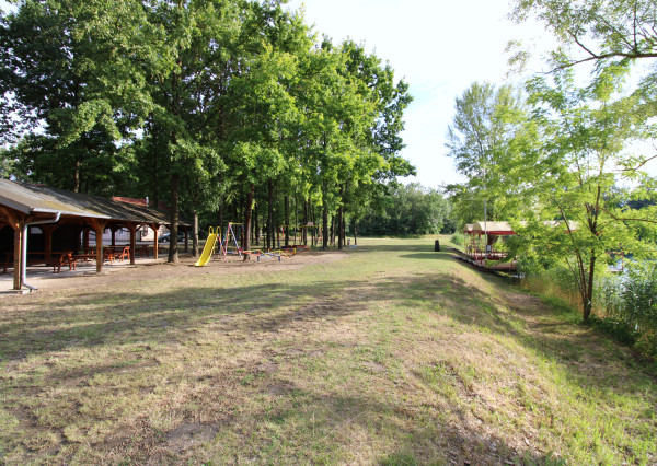 NA PREDAJ - Jazero pri Tomášikove