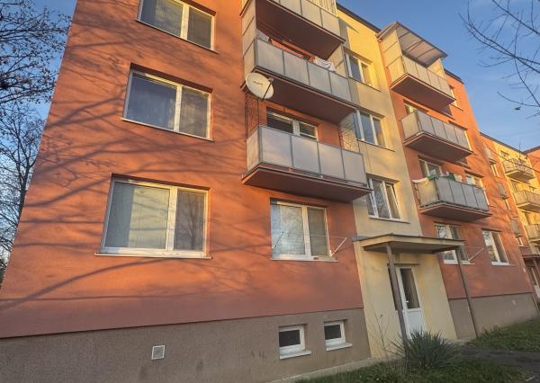 PREROBENÝ 3 izbový byt na predaj  –Trenčín , Západná ulica