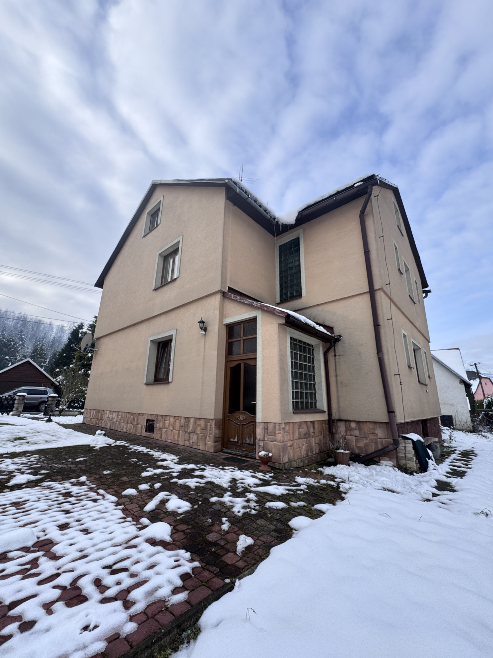 Na predaj rodinný dom SKALITÉ 708m2